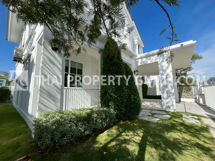 House with Shared Pool in Bangnatrad 